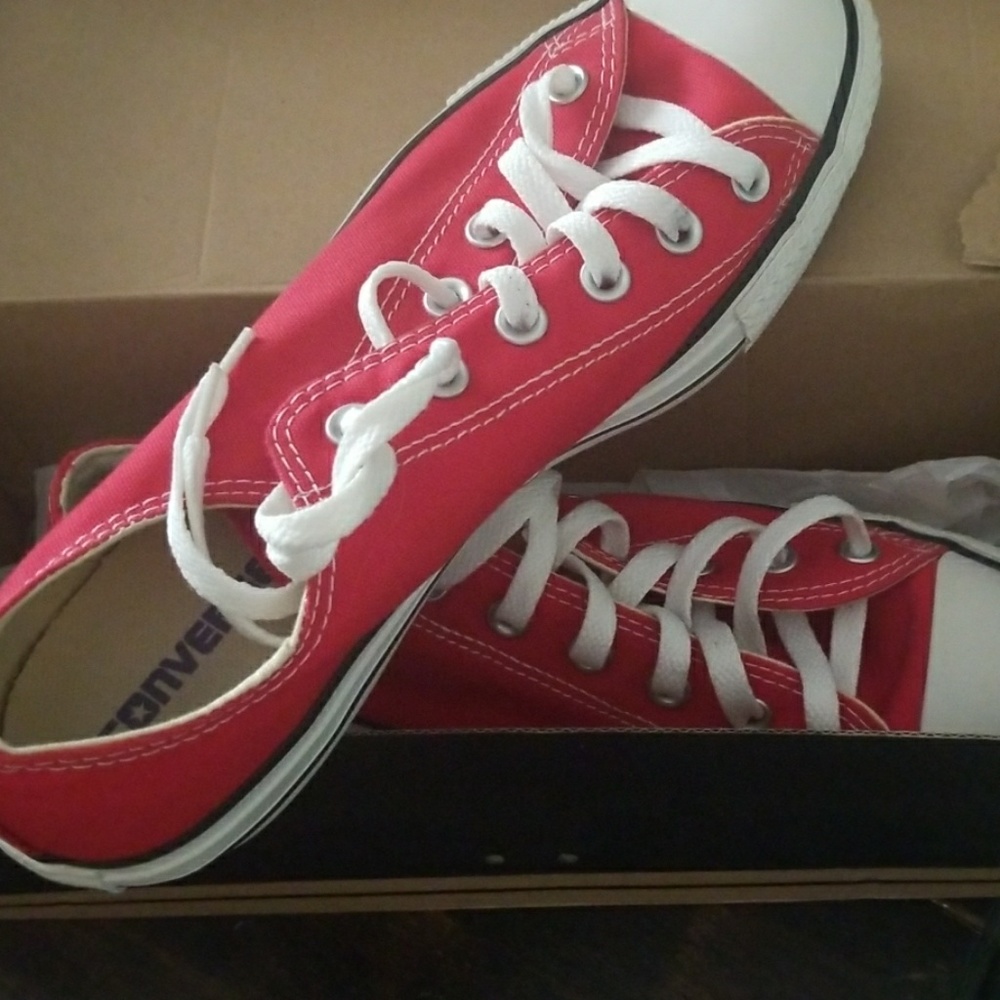 Converse red